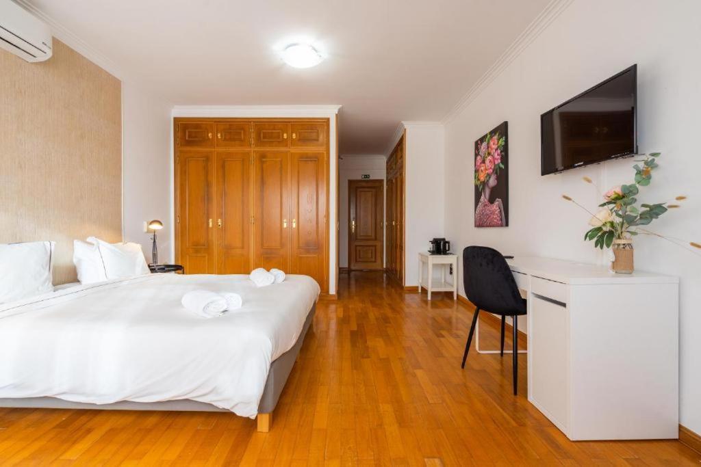 Kubata Hill Hotel Parede Kültér fotó
