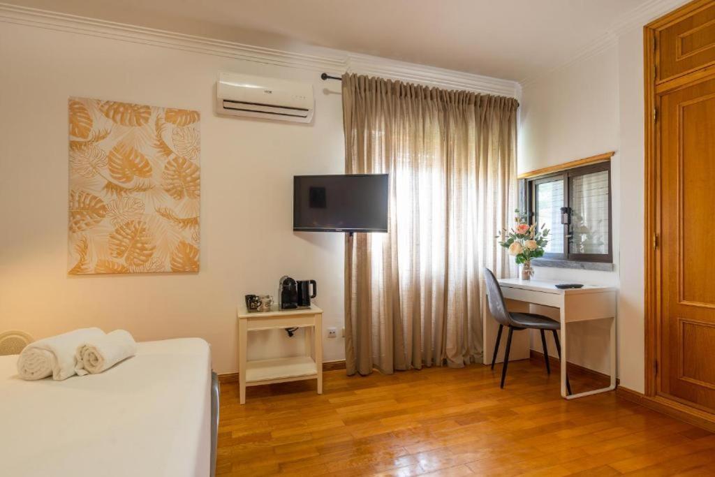 Kubata Hill Hotel Parede Kültér fotó